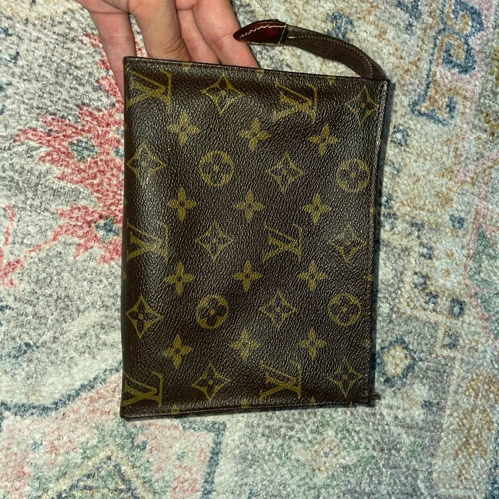 Louis Vuitton - Picture 2 of 12